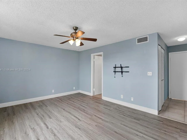 431 SE 3rd St # 402, Dania Beach FL 33004