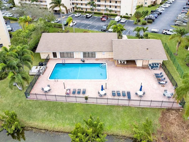 431 SE 3rd St # 402, Dania Beach FL 33004