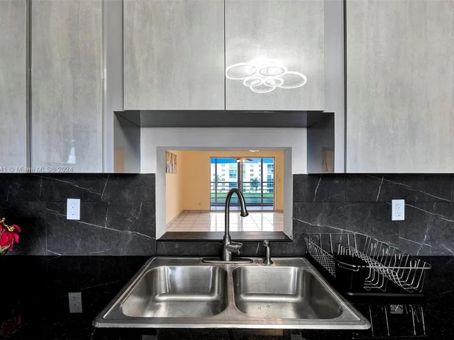 431 SE 3rd St # 402, Dania Beach FL 33004