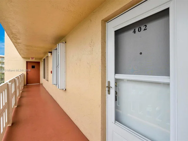 431 SE 3rd St # 402, Dania Beach FL 33004