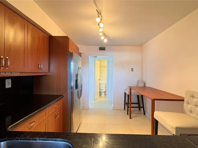 1000 Parkview Dr # 415, Hallandale Beach FL 33009