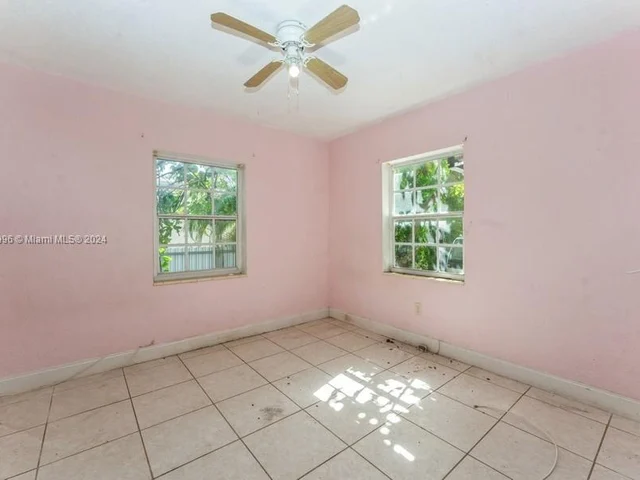 702 E 37th St, Hialeah FL 33013