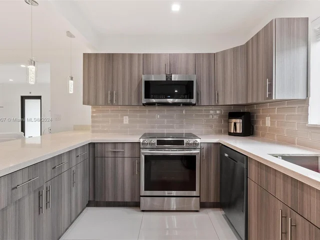 2485 SW 19th Ter, Miami FL 33145