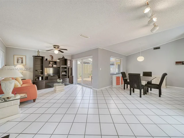 11319 SW 74th Ter, Miami FL 33173