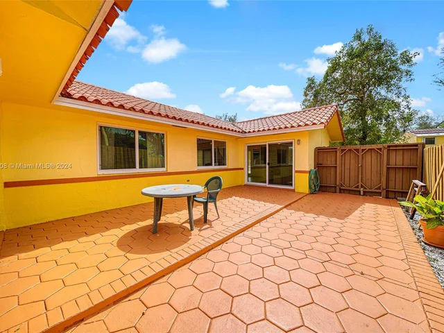 11319 SW 74th Ter, Miami FL 33173
