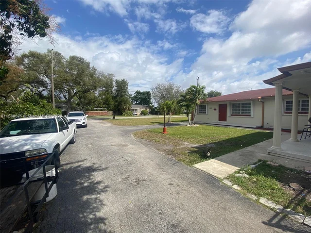 7880 Grand Canal Dr # 1, Miami FL 33144