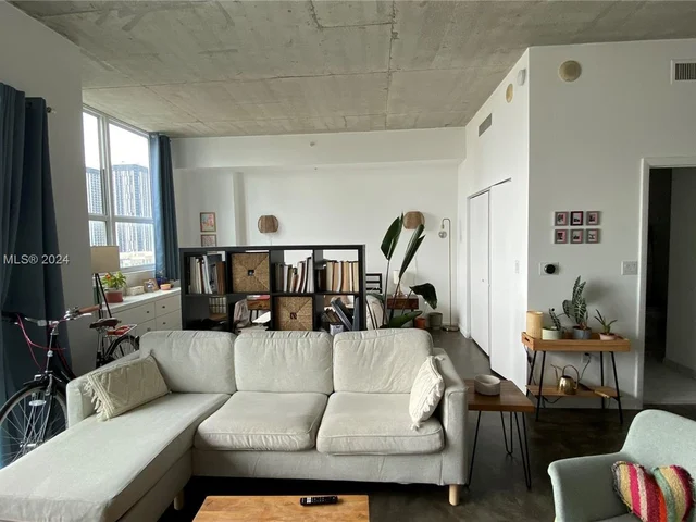 133 NE 2nd Ave # 2317, Miami FL 33132