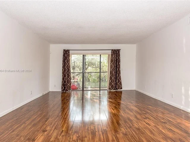 417 Lakeview Dr # 205, Weston FL 33326