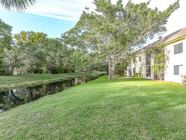 417 Lakeview Dr # 205, Weston FL 33326