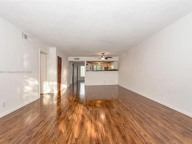 417 Lakeview Dr # 205, Weston FL 33326