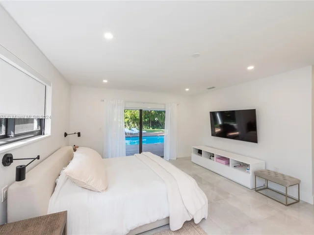 11600 SW 72nd Ave, Pinecrest FL 33156