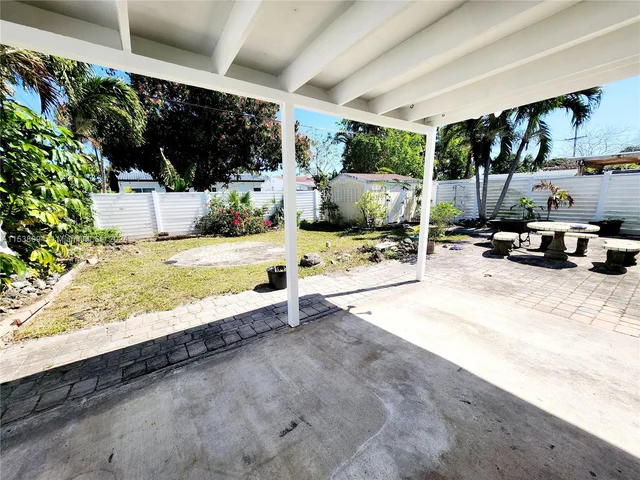 5364 NW 1st Ave, Oakland Park FL 33309