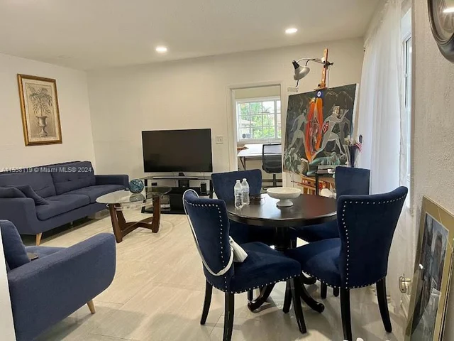 209 NW 7th Ave, Dania Beach FL 33004