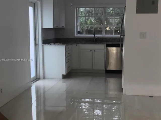 209 NW 7th Ave, Dania Beach FL 33004