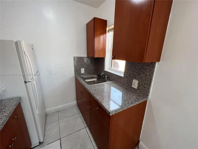 1935 SW 2nd St # 5, Miami FL 33135