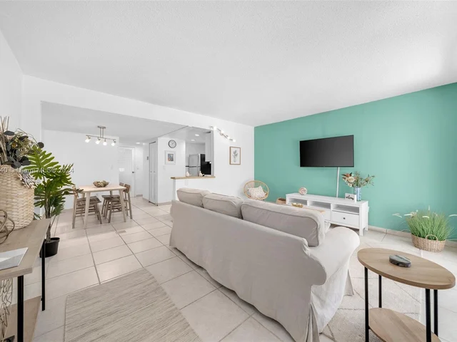 2345 NE 135th St # 102, North Miami FL 33181