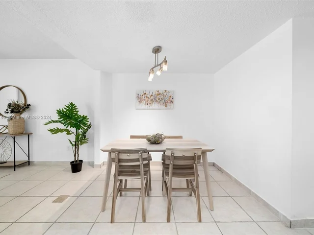 2345 NE 135th St # 102, North Miami FL 33181