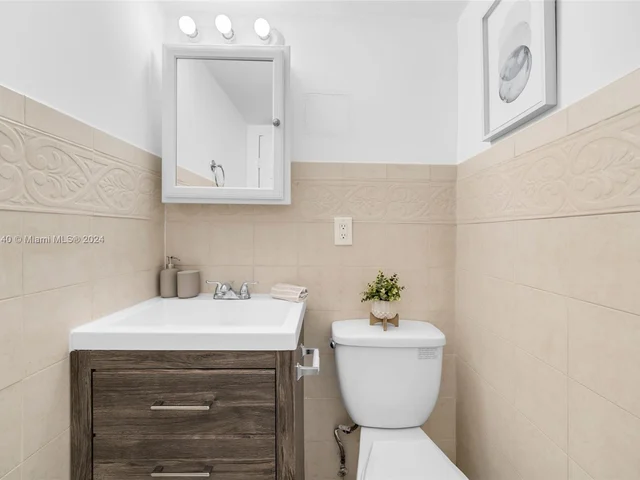 2345 NE 135th St # 102, North Miami FL 33181