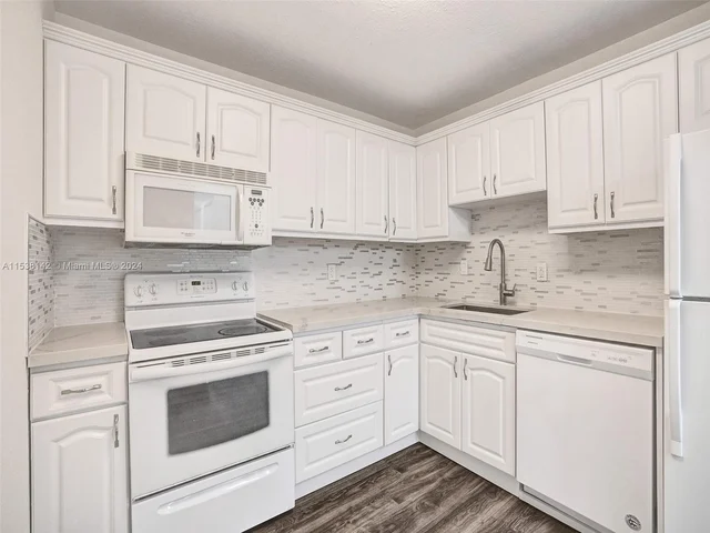 7840 Camino Real # 306, Miami FL 33143