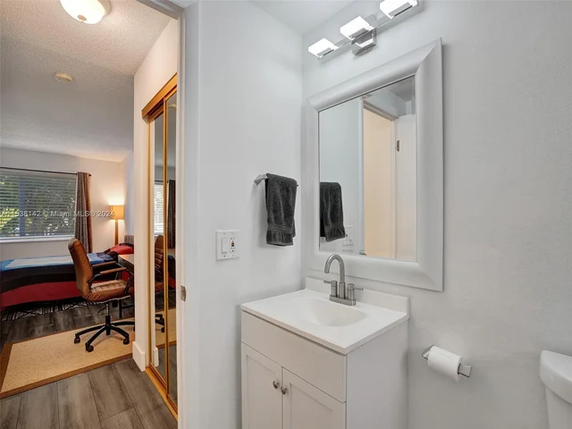 7840 Camino Real # 306, Miami FL 33143