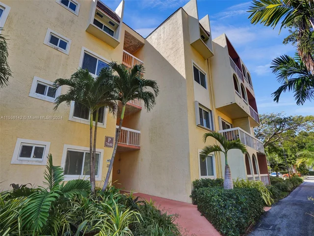 7840 Camino Real # 306, Miami FL 33143
