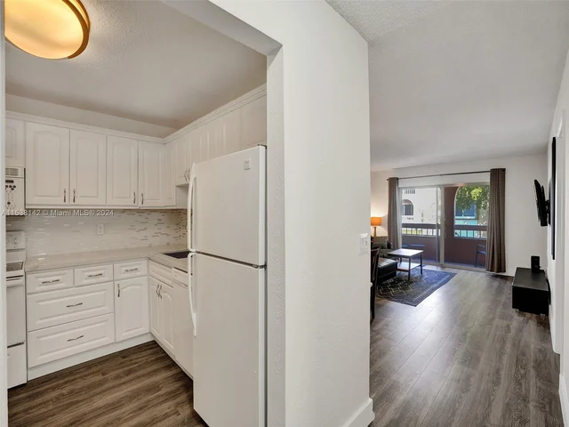 7840 Camino Real # 306, Miami FL 33143