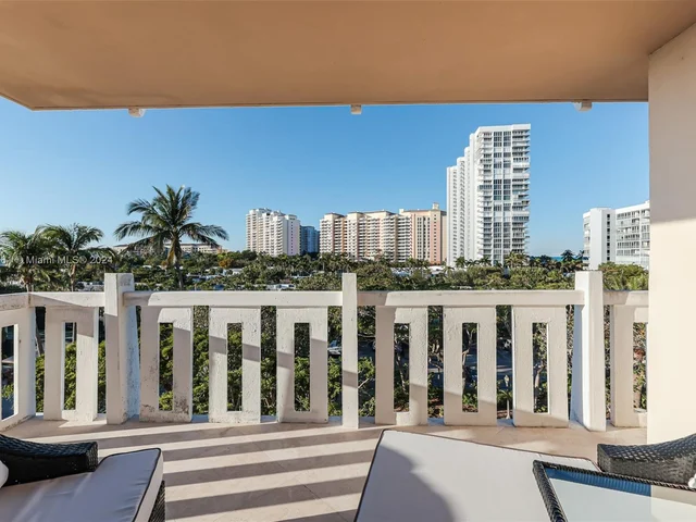 1121 Crandon Blvd # E401, Key Biscayne FL 33149