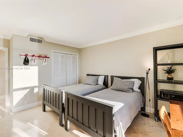 1121 Crandon Blvd # E401, Key Biscayne FL 33149