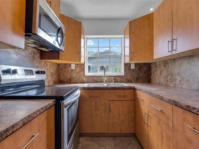 3811 NW 207th St, Miami Gardens FL 33055