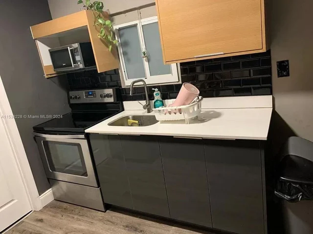 154 NE 76th St, Miami FL 33138