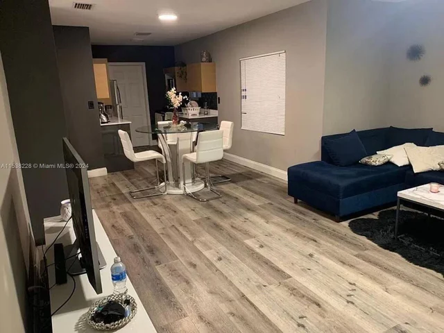 154 NE 76th St, Miami FL 33138