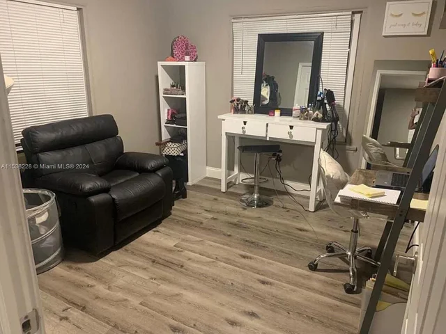 154 NE 76th St, Miami FL 33138