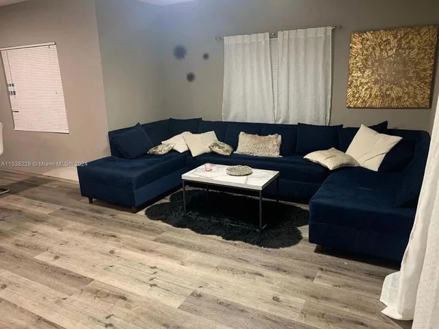 154 NE 76th St, Miami FL 33138