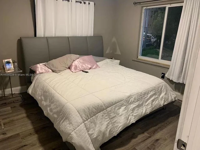 154 NE 76th St, Miami FL 33138