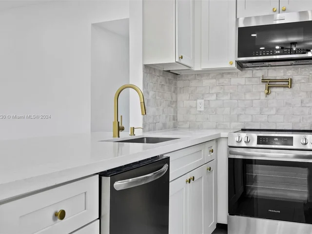 10860 SW 40th Ter, Miami FL 33165