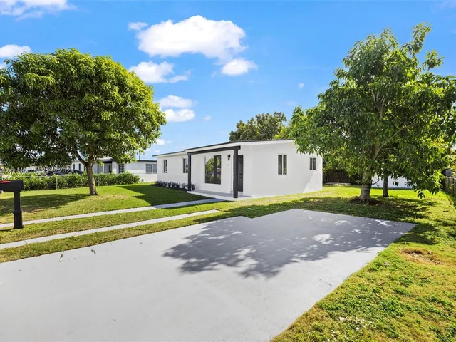 10860 SW 40th Ter, Miami FL 33165
