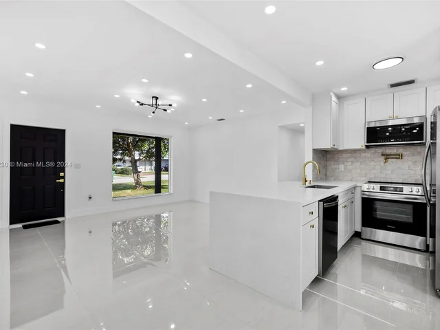 10860 SW 40th Ter, Miami FL 33165