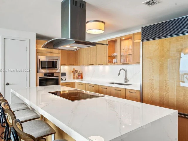 6899 Collins Ave # 1107, Miami Beach FL 33141