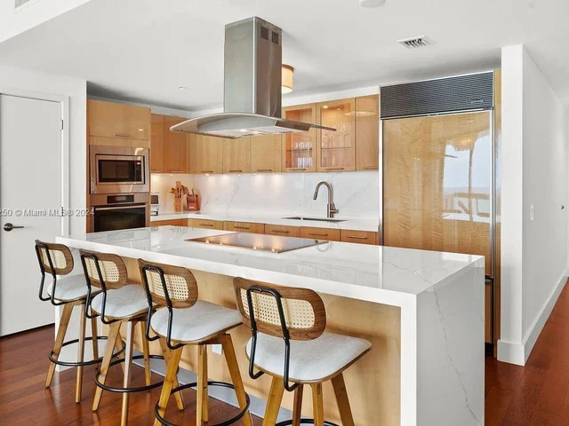 6899 Collins Ave # 1107, Miami Beach FL 33141