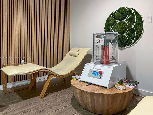 6899 Collins Ave # 1107, Miami Beach FL 33141