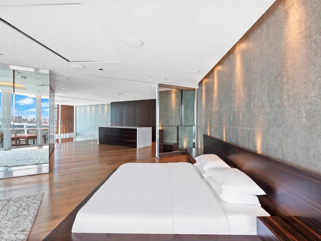 300 S Pointe Drive, Miami Beach FL 33139