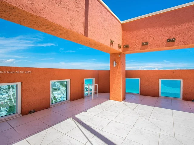 300 S Pointe Drive, Miami Beach FL 33139