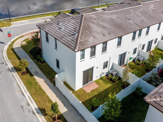 3358 W 112th St # 3358, Hialeah FL 33018