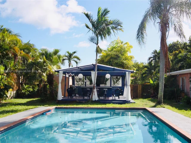 1611 Jackson St, Hollywood FL 33020