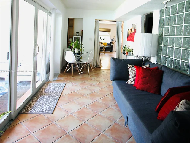 1611 Jackson St, Hollywood FL 33020