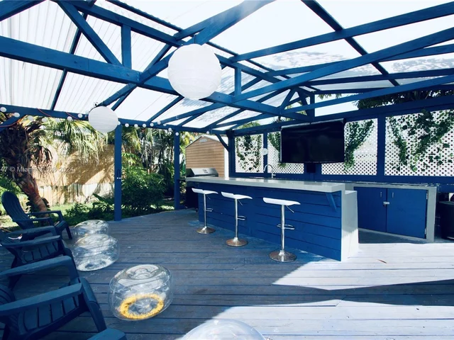 1611 Jackson St, Hollywood FL 33020