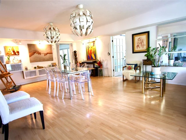 1611 Jackson St, Hollywood FL 33020