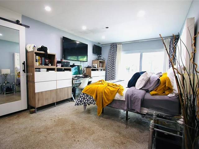 1611 Jackson St, Hollywood FL 33020