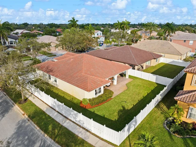 14390 SW 35th St, Miramar FL 33027