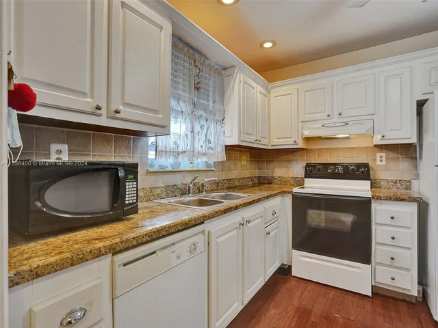 5160 SW 40th Ave # 8D, Dania Beach FL 33314